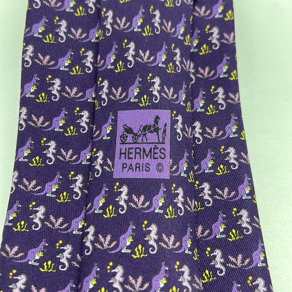 Hermes Mens Purple tie. Kangaroos and Sea horses pattern. Very nice. - Picture 3 of 3